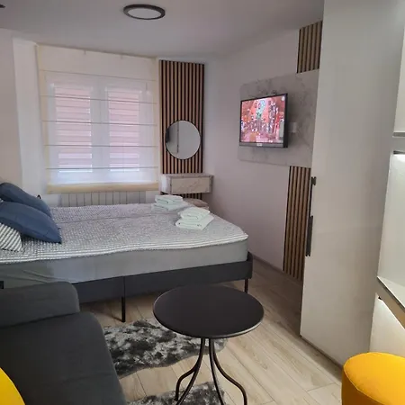 Elzi Apartment